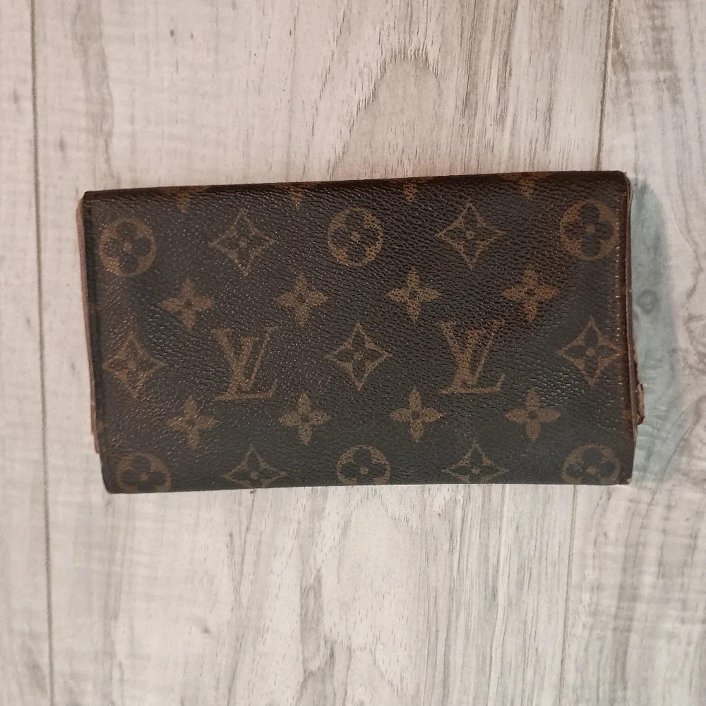 Louis Vuitton Monogram Sarah Long Wallet